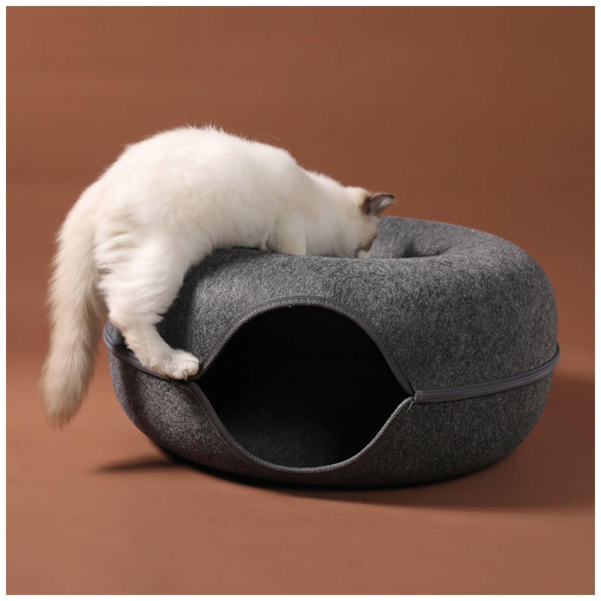 Self-Warming Donut Cat Bed – Plush, Non-Slip & Cozy